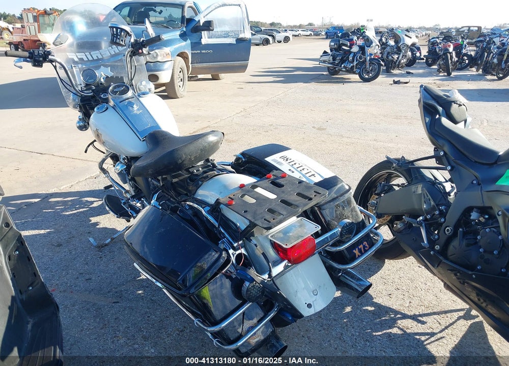 2017 HARLEY-DAVIDSON FLHP POLICE ROAD KING VIN: 1HD1FHC11HB626855