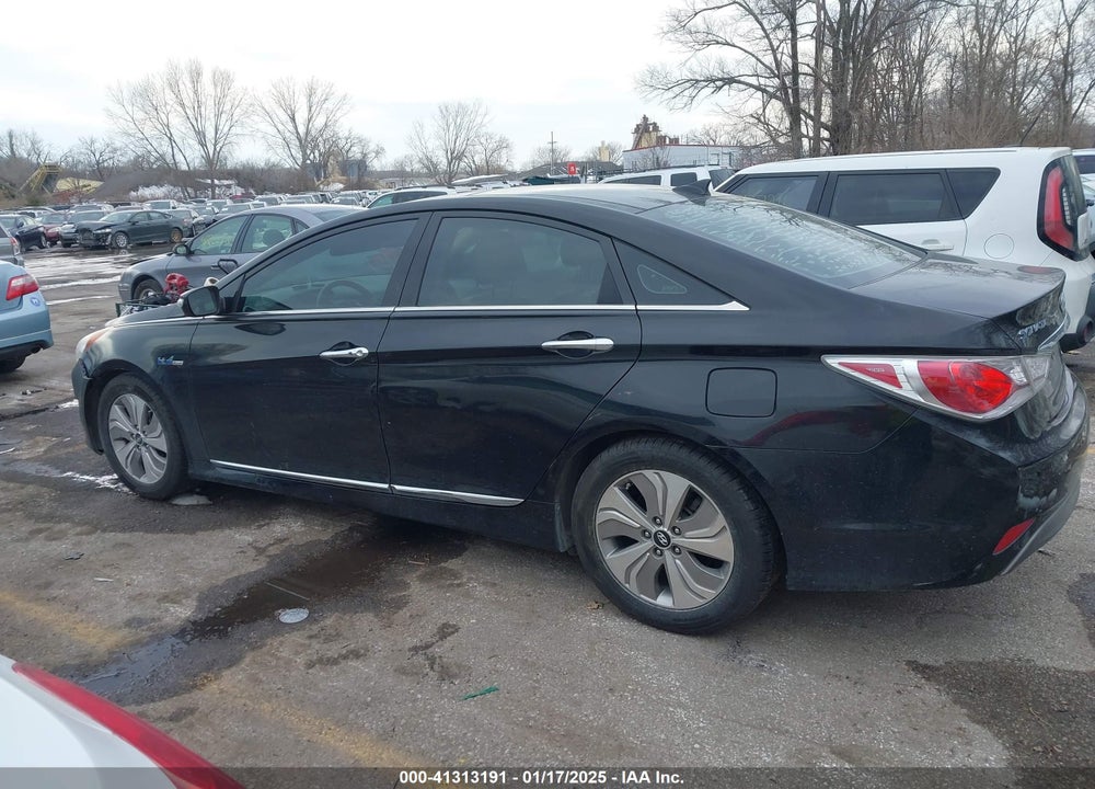 2014 HYUNDAI SONATA VIN: KMHEC4A47EA105492