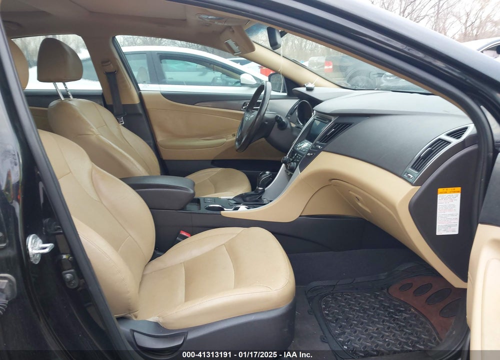 2014 HYUNDAI SONATA VIN: KMHEC4A47EA105492