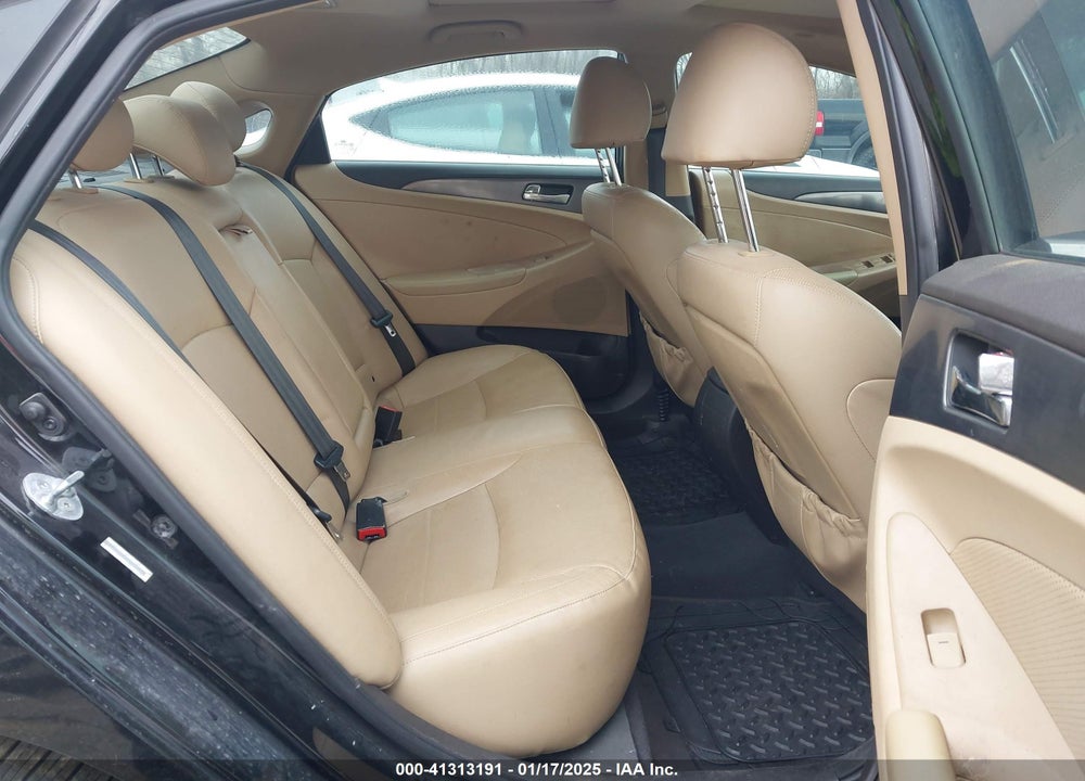2014 HYUNDAI SONATA VIN: KMHEC4A47EA105492