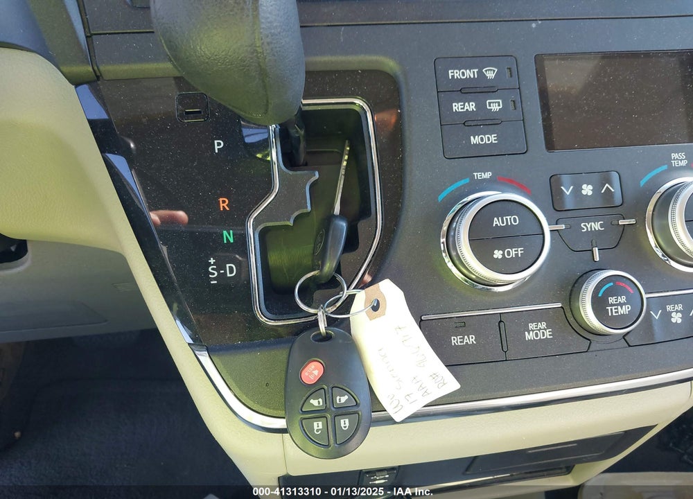 2017 TOYOTA SIENNA VIN: 5TDKZ3DC8HS881236
