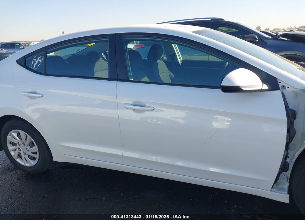 2018 HYUNDAI ELANTRA VIN: 5NPD74LF3JH289674