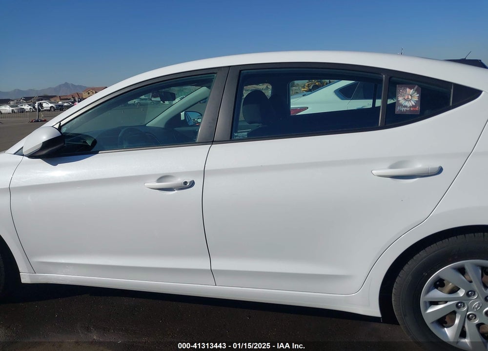 2018 HYUNDAI ELANTRA VIN: 5NPD74LF3JH289674