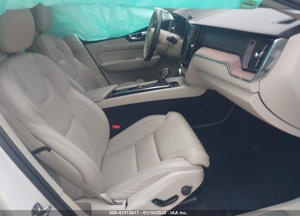 2018 VOLVO XC60 T6 INSCRIPTION VIN: YV4A22RLXJ1040411