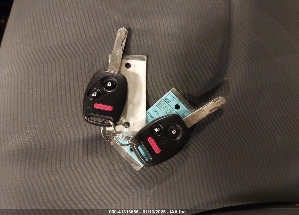 2011 HONDA FIT VIN: JHMGE8H39BS009752