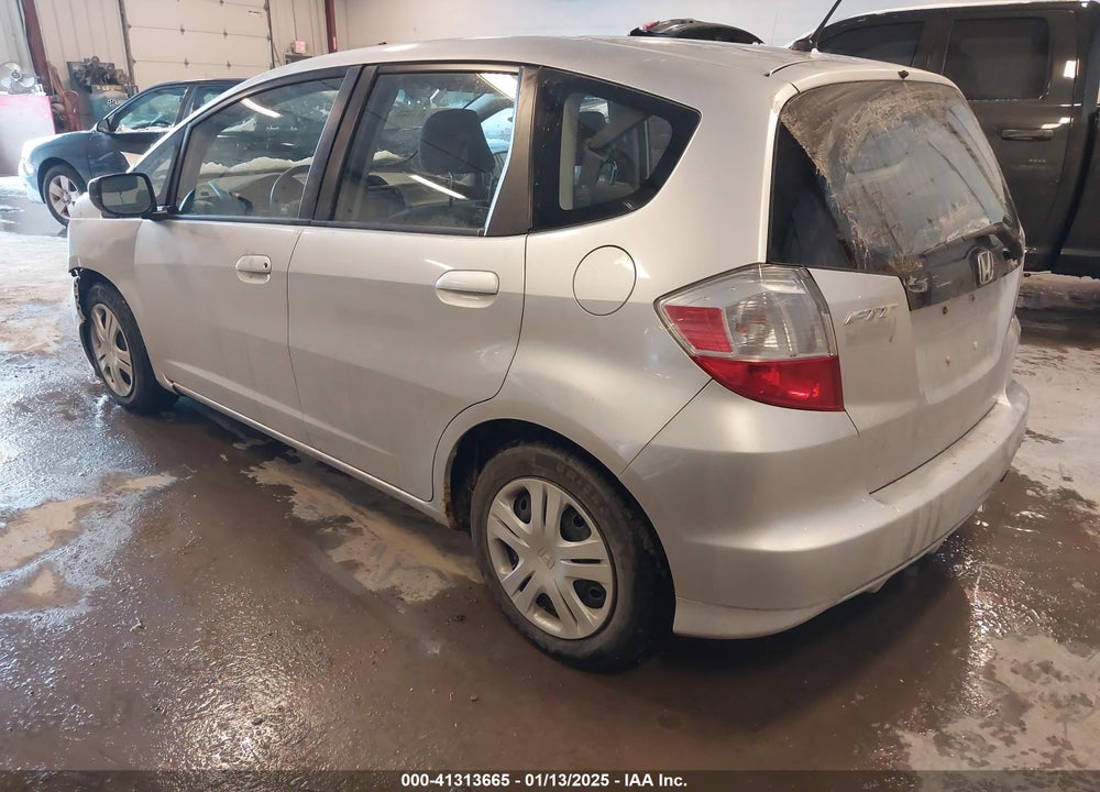 2011 HONDA FIT VIN: JHMGE8H39BS009752