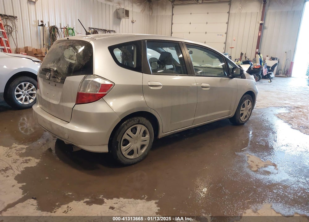 2011 HONDA FIT VIN: JHMGE8H39BS009752