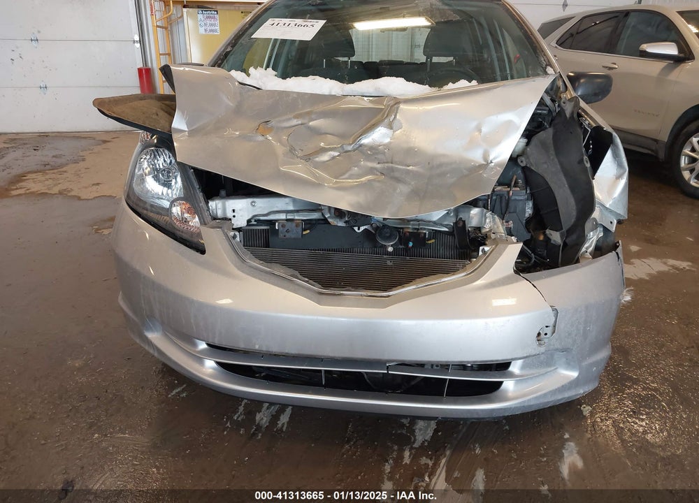 2011 HONDA FIT VIN: JHMGE8H39BS009752
