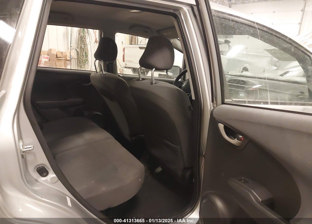 2011 HONDA FIT VIN: JHMGE8H39BS009752