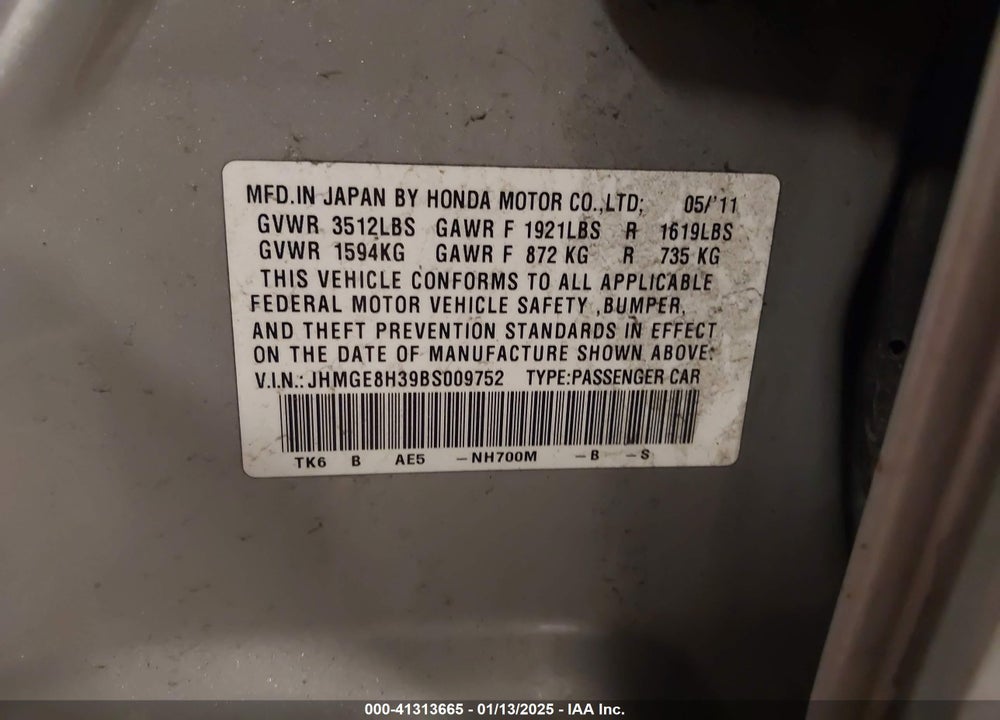 2011 HONDA FIT VIN: JHMGE8H39BS009752