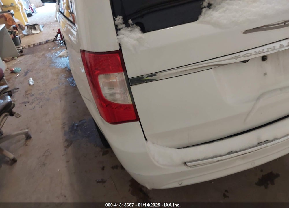 2011 CHRYSLER TOWN & COUNTRY TOURING VIN: 2A4RR5DG4BR703217