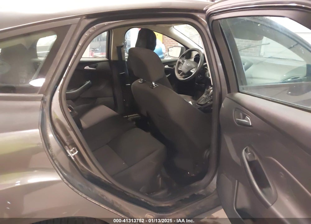 2015 FORD FOCUS VIN: 1FADP3K28FL351393