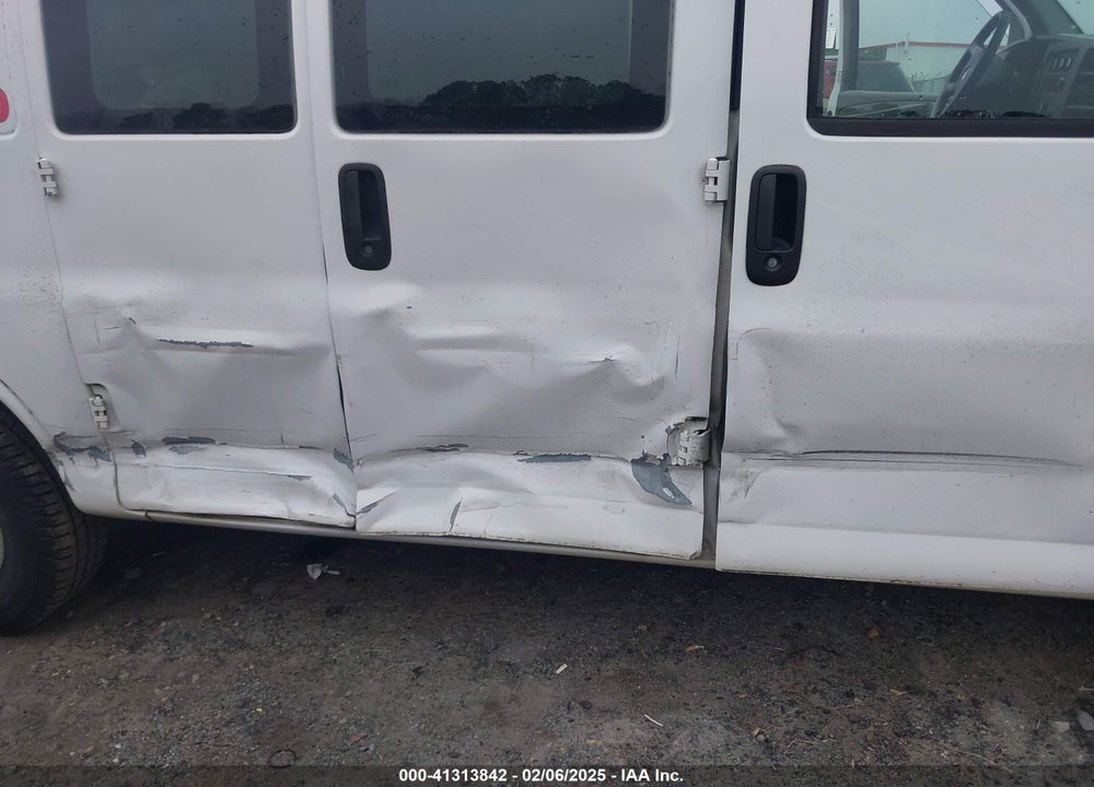 2011 CHEVROLET EXPRESS 2500 WORK VAN VIN: 1GCWGFCAXB1190710