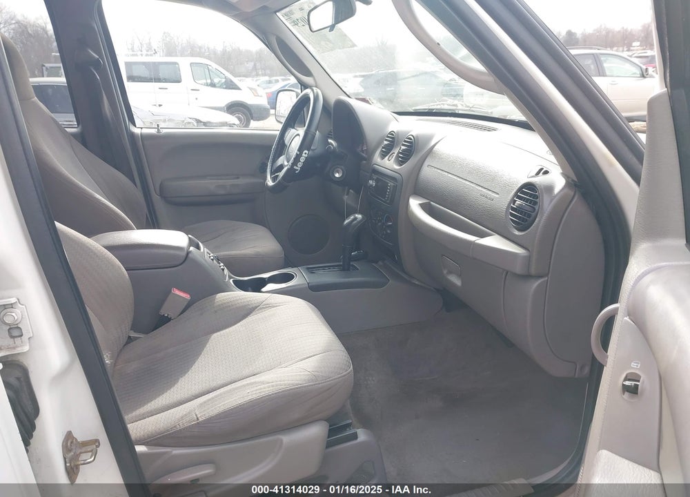 2004 JEEP LIBERTY SPORT VIN: 1J4GL48K34W217039