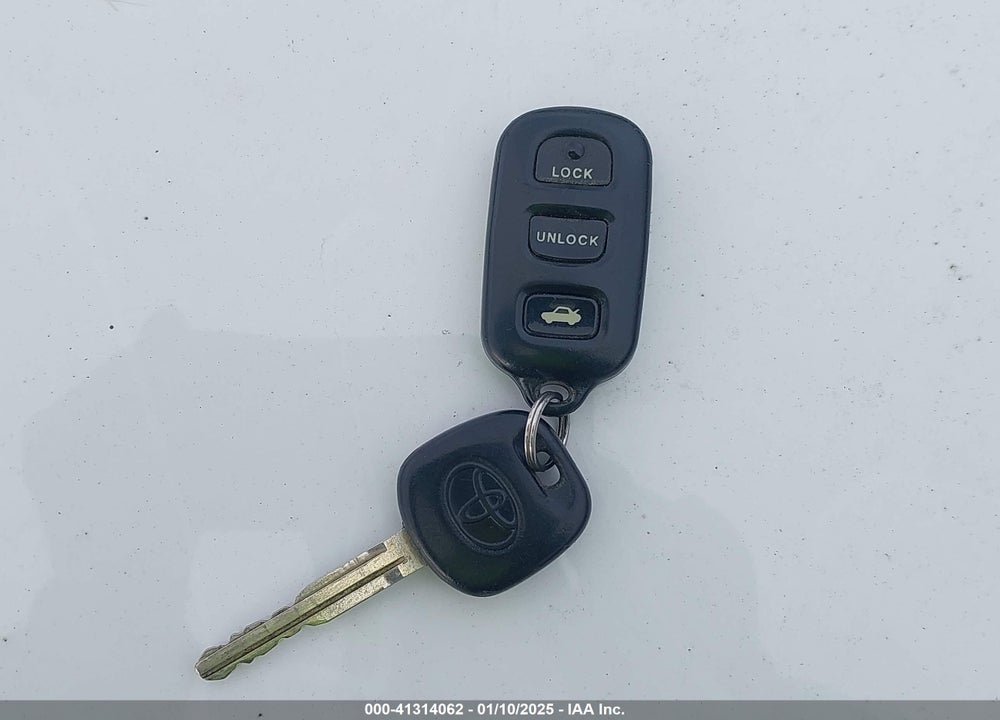 2003 TOYOTA CAMRY XLE VIN: JTDBE32K230157382
