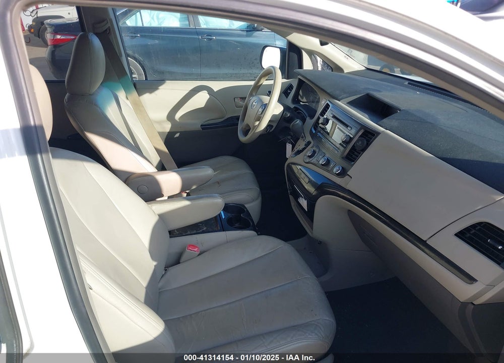 2011 TOYOTA SIENNA LE V6 VIN: 5TDKK3DC7BS047227
