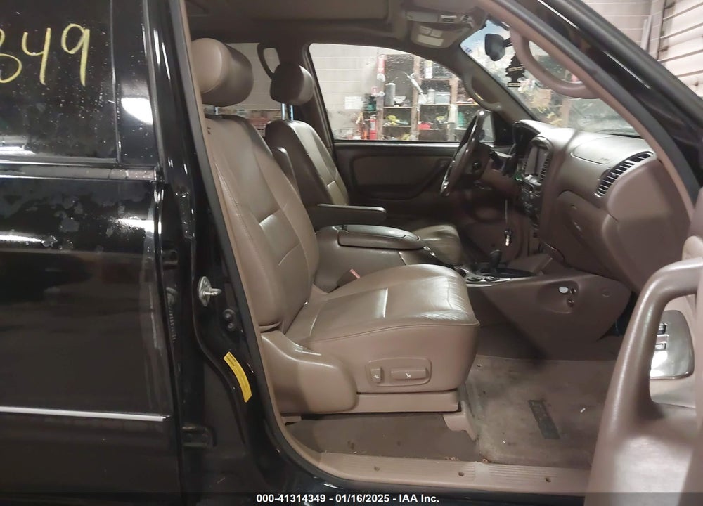 2004 TOYOTA SEQUOIA LIMITED V8 VIN: 5TDBT48A14S211599