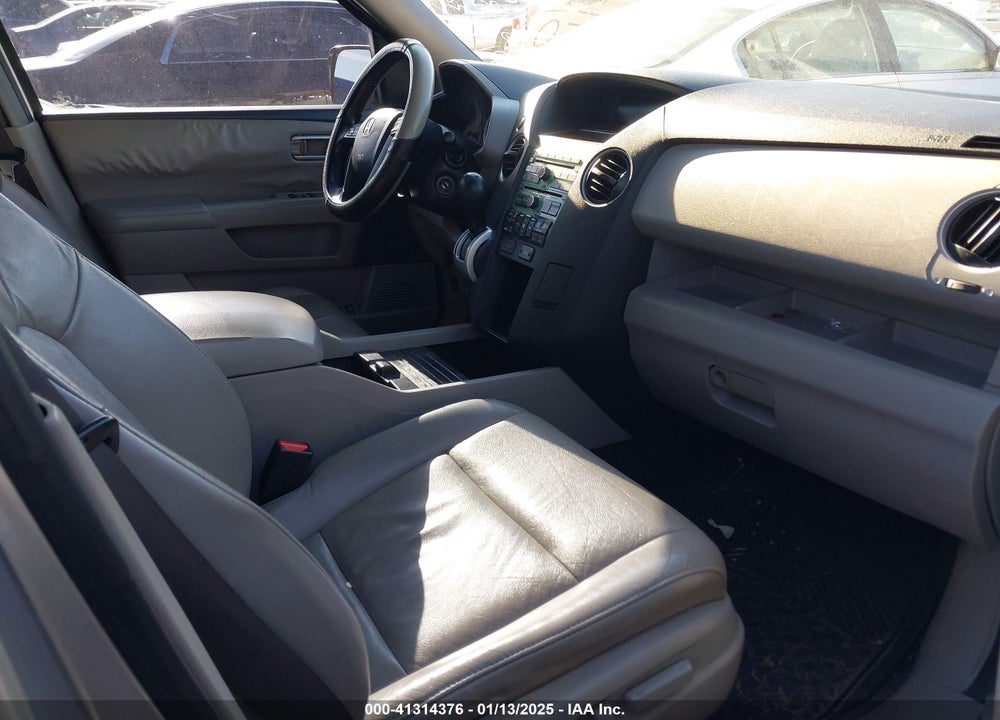 2010 HONDA PILOT EX-L VIN: 5FNYF3H65AB017939