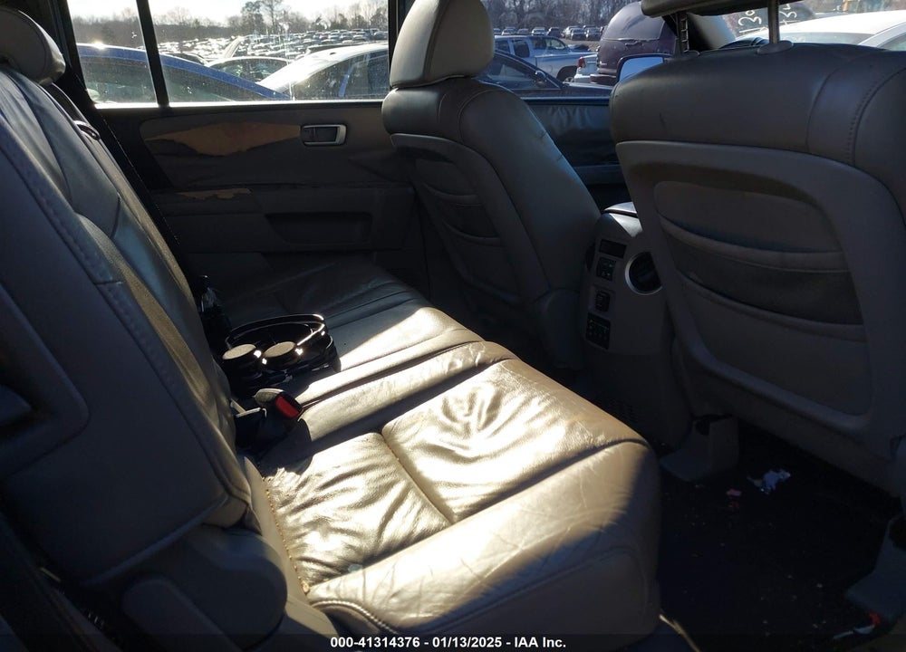 2010 HONDA PILOT EX-L VIN: 5FNYF3H65AB017939