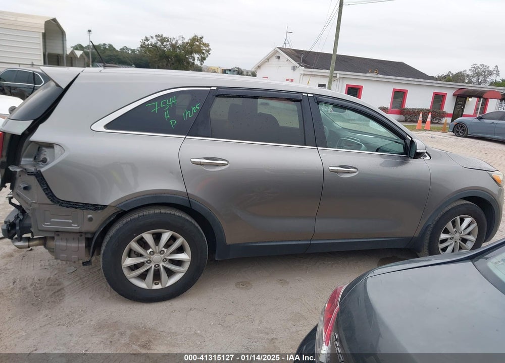 2017 KIA SORENTO 2.4L L VIN: 5XYPG4A35HG260460