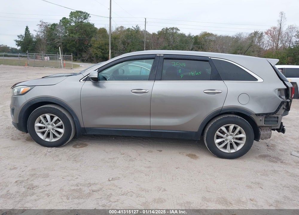 2017 KIA SORENTO 2.4L L VIN: 5XYPG4A35HG260460