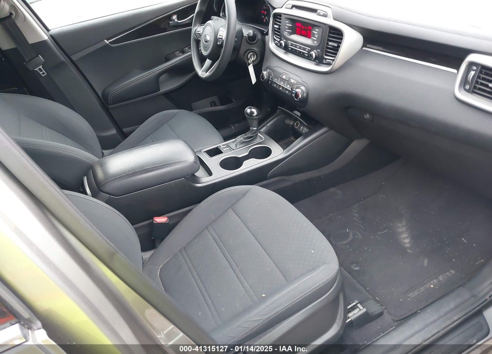 2017 KIA SORENTO 2.4L L VIN: 5XYPG4A35HG260460