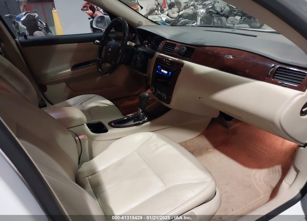 2010 CHEVROLET IMPALA VIN: 2G1WB5ENXA1136690