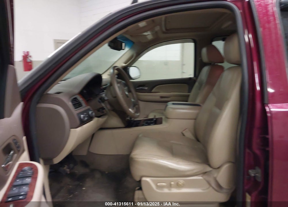 2009 CHEVROLET TAHOE LTZ VIN: 1GNFK33049R258829