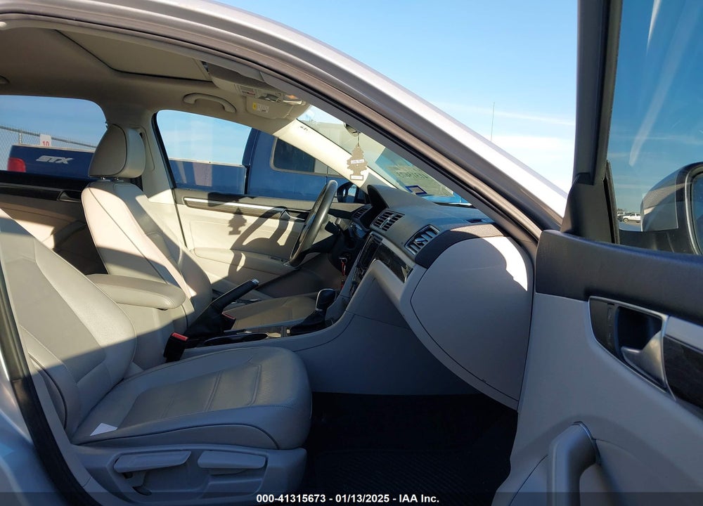 2016 VOLKSWAGEN PASSAT VIN: 1VWBT7A33GC043237