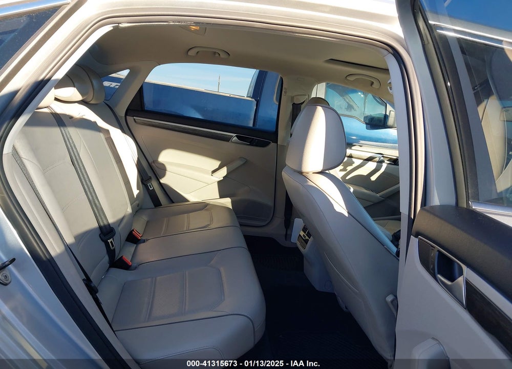 2016 VOLKSWAGEN PASSAT VIN: 1VWBT7A33GC043237