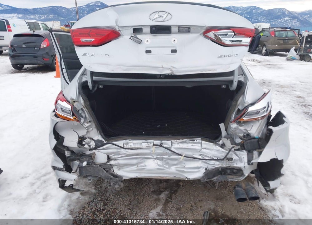 2018 HYUNDAI ELANTRA VIN: KMHD04LBXJU553735