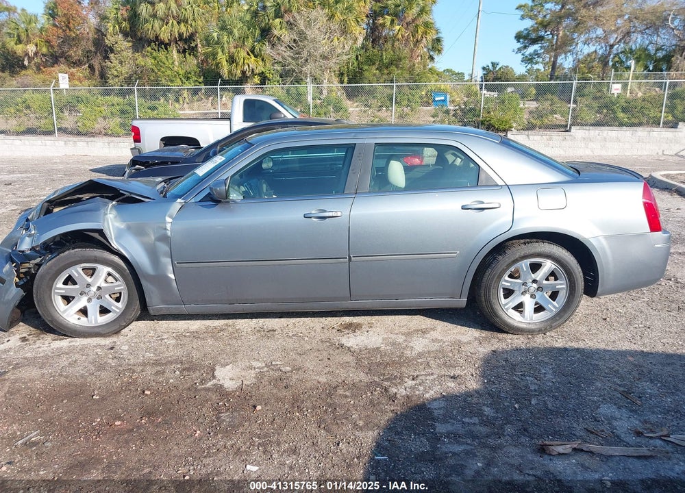 2007 CHRYSLER 300 TOURING VIN: 2C3KA53G77H811283