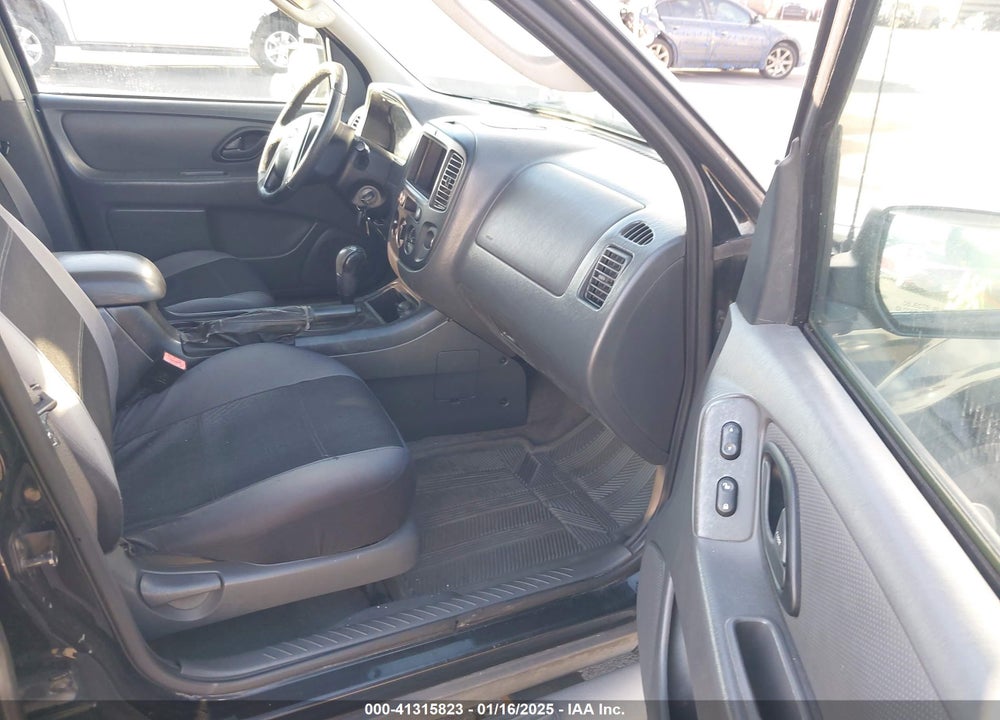 2006 FORD ESCAPE XLS VIN: 1FMCU02Z06KC94800
