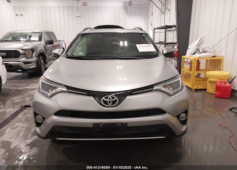2016 TOYOTA RAV4 XLE VIN: 2T3RFREV8GW493088
