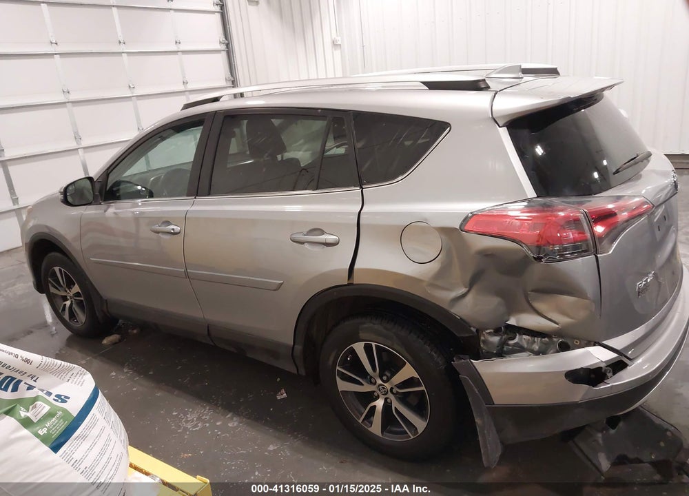 2016 TOYOTA RAV4 XLE VIN: 2T3RFREV8GW493088