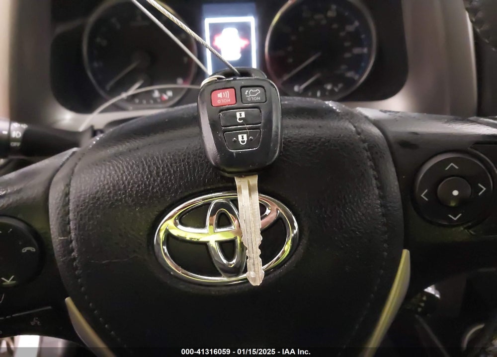 2016 TOYOTA RAV4 XLE VIN: 2T3RFREV8GW493088