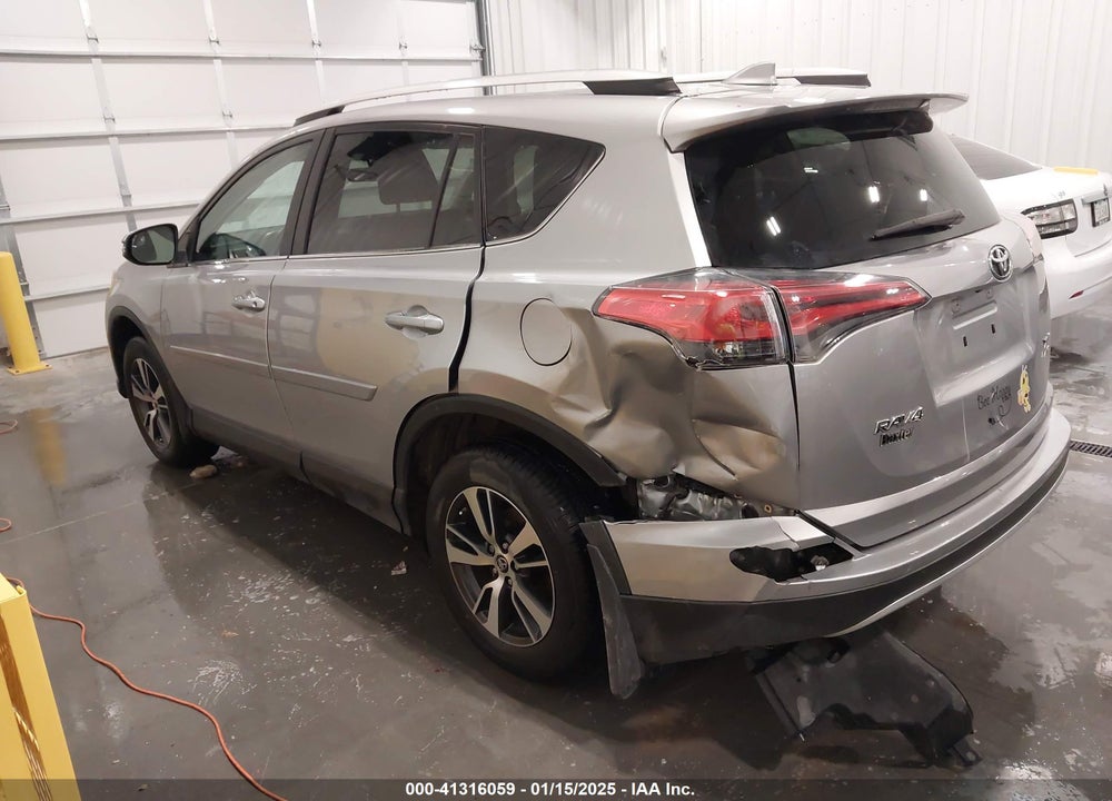2016 TOYOTA RAV4 XLE VIN: 2T3RFREV8GW493088