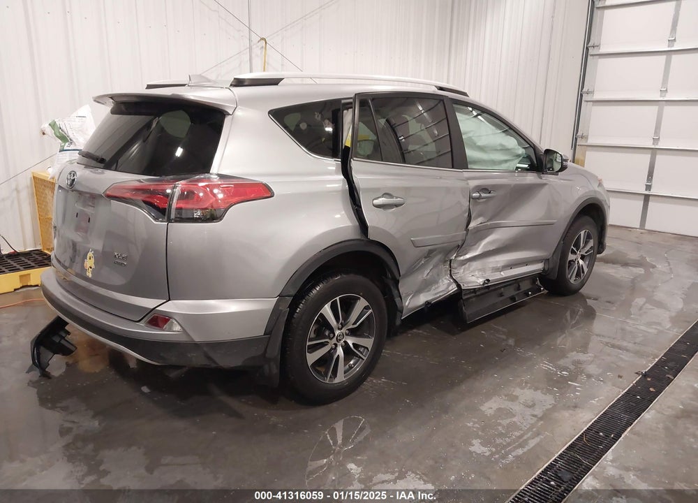 2016 TOYOTA RAV4 XLE VIN: 2T3RFREV8GW493088