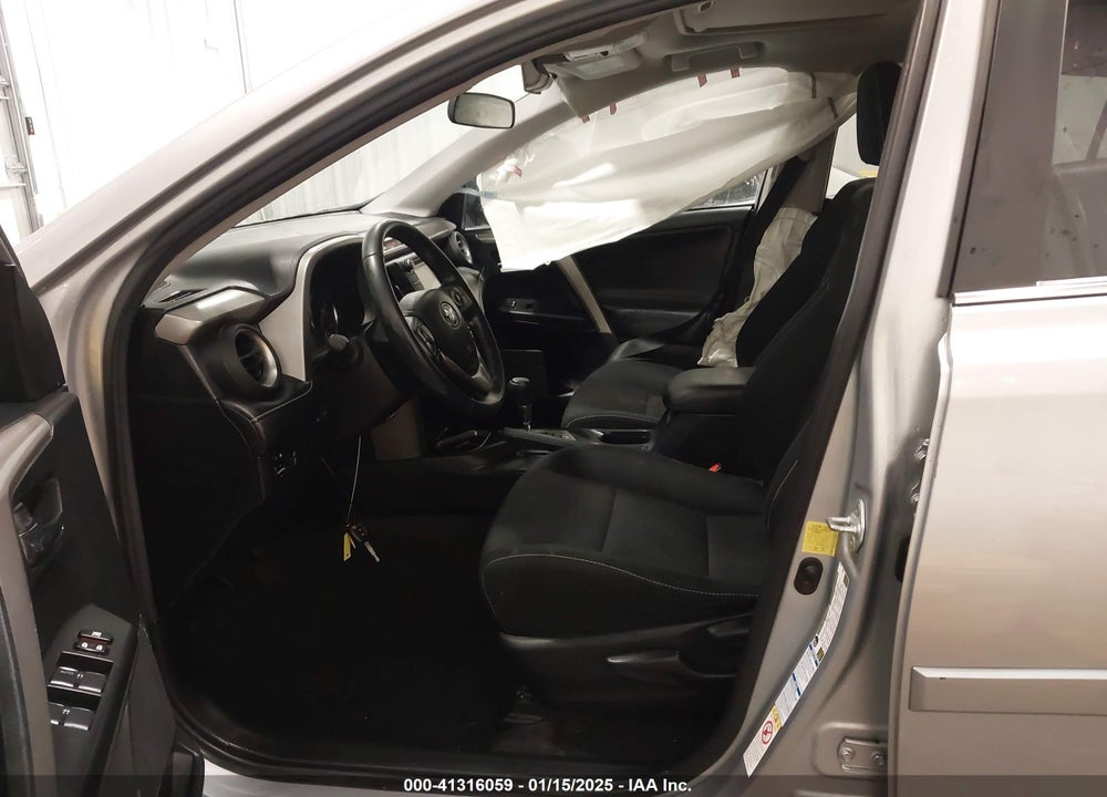 2016 TOYOTA RAV4 XLE VIN: 2T3RFREV8GW493088
