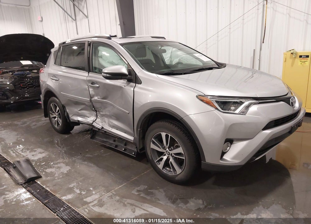 2016 TOYOTA RAV4 XLE VIN: 2T3RFREV8GW493088