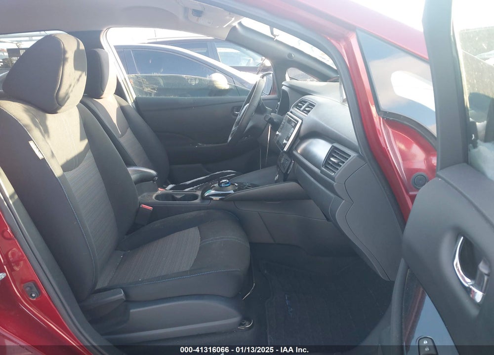 2018 NISSAN LEAF VIN: 1N4AZ1CPXJC307237