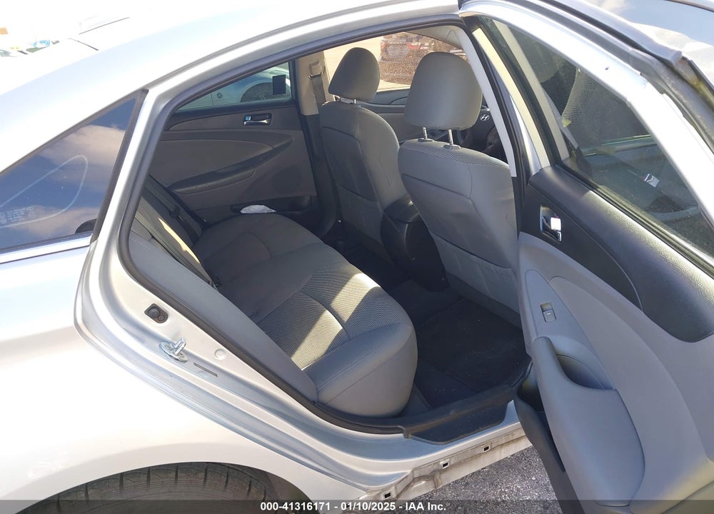 2013 HYUNDAI SONATA GLS VIN: 5NPEB4AC7DH739083