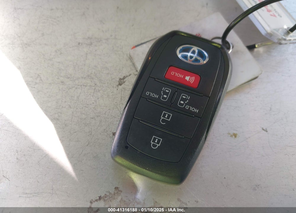 2024 TOYOTA SIENNA LE VIN: 5TDKRKEC1RS212929