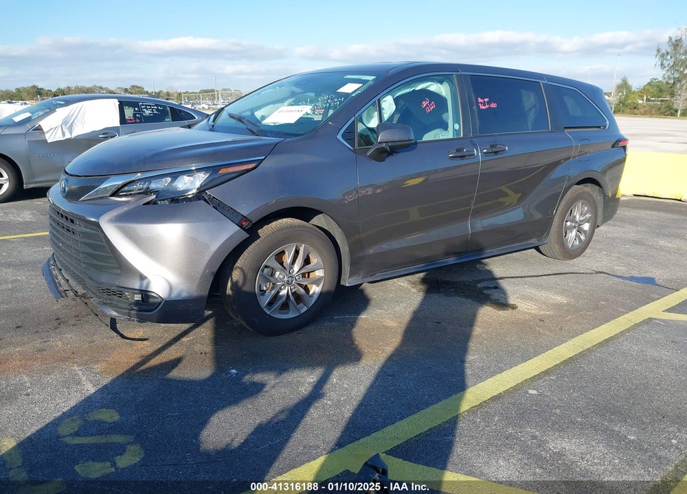 2024 TOYOTA SIENNA LE VIN: 5TDKRKEC1RS212929