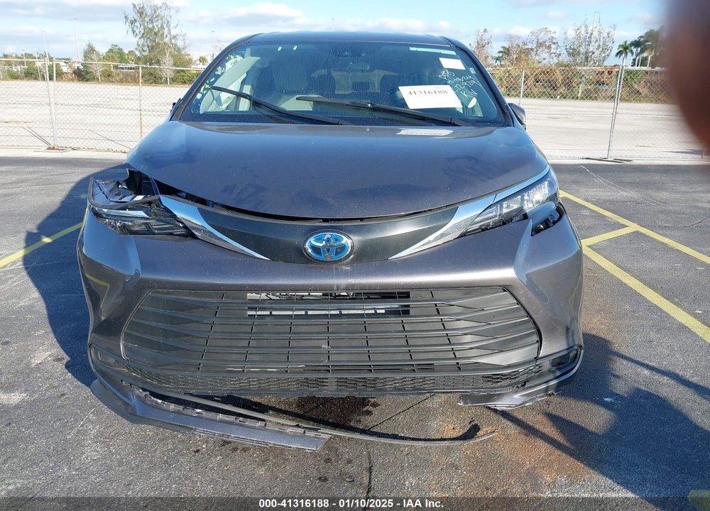 2024 TOYOTA SIENNA LE VIN: 5TDKRKEC1RS212929