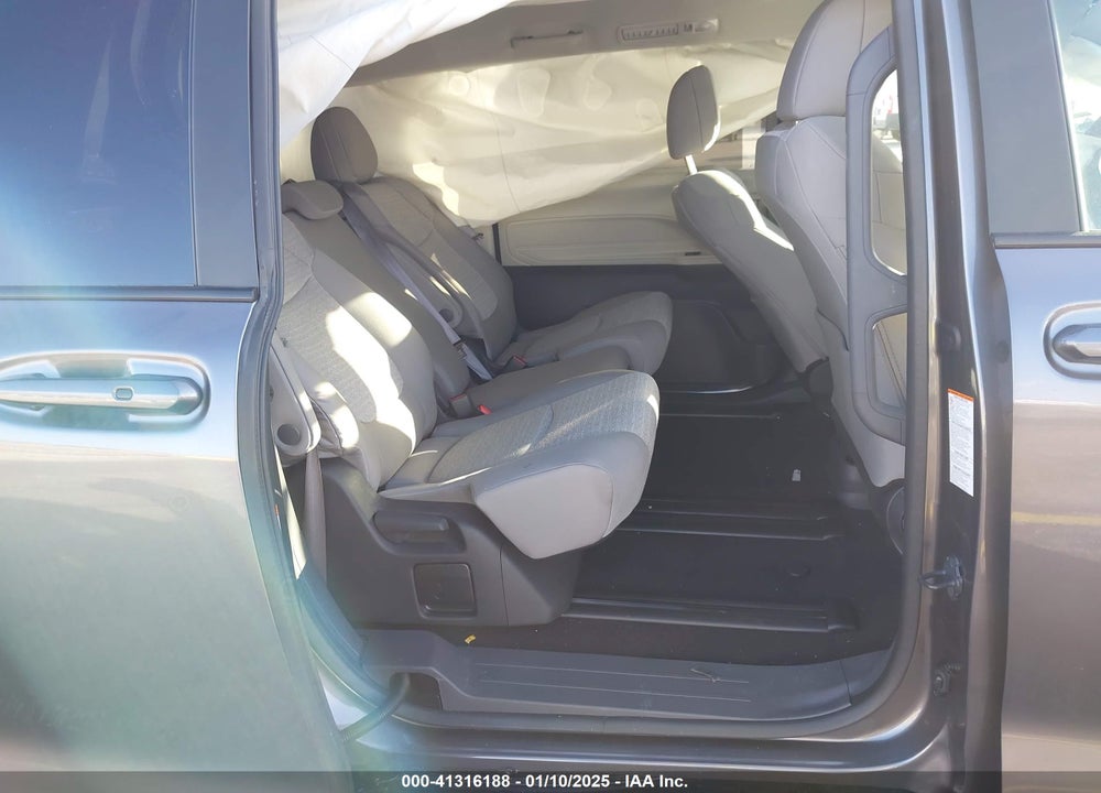 2024 TOYOTA SIENNA LE VIN: 5TDKRKEC1RS212929