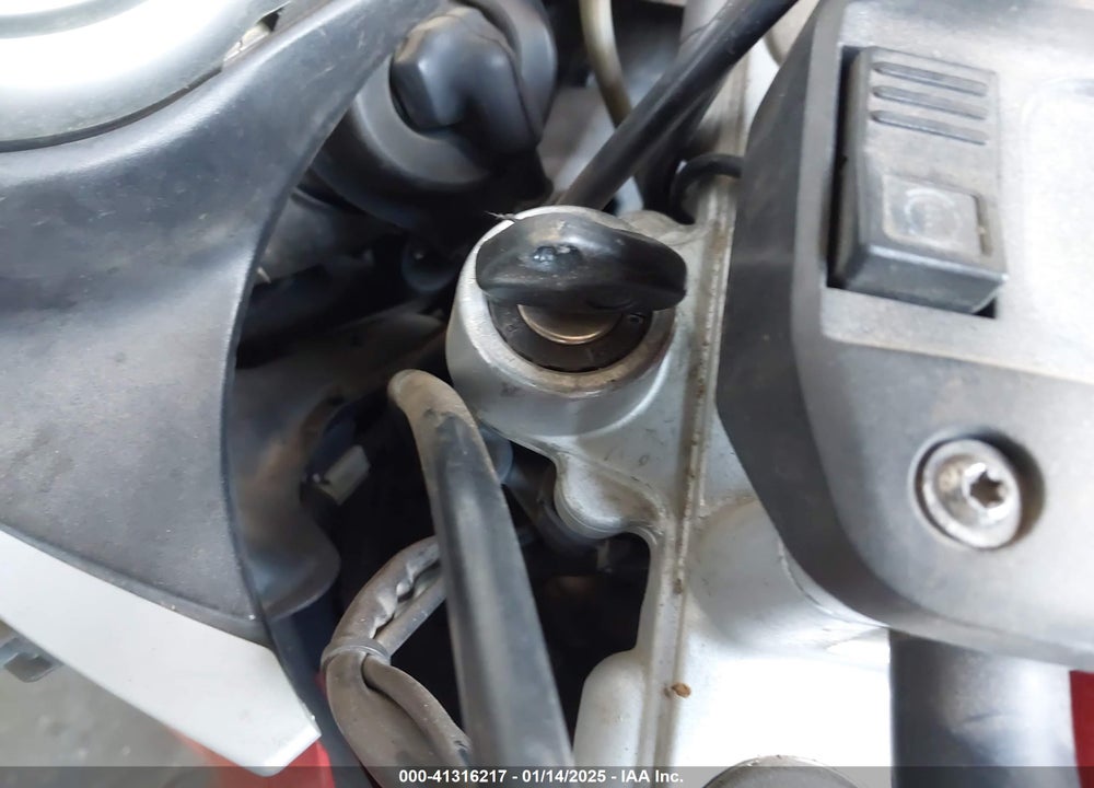 2002 BMW F650 GS VIN: WB10182A12ZE46643