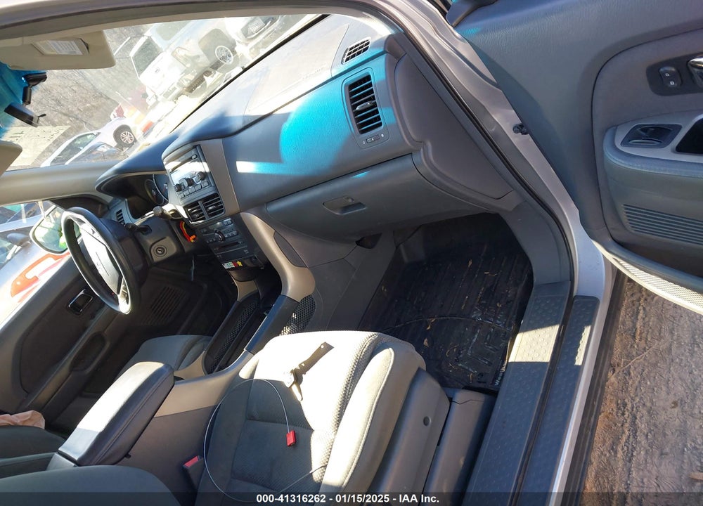 2008 HONDA PILOT SE VIN: 5FNYF18368B005240