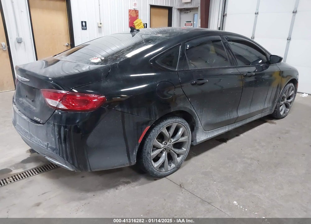 2016 CHRYSLER 200 VIN: 1C3CCCDG3GN135620