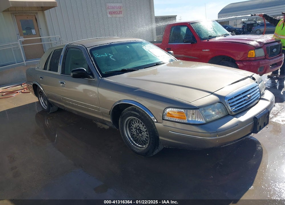 2001 FORD CROWN VICTORIA VIN: 2FAFP73W81X124900